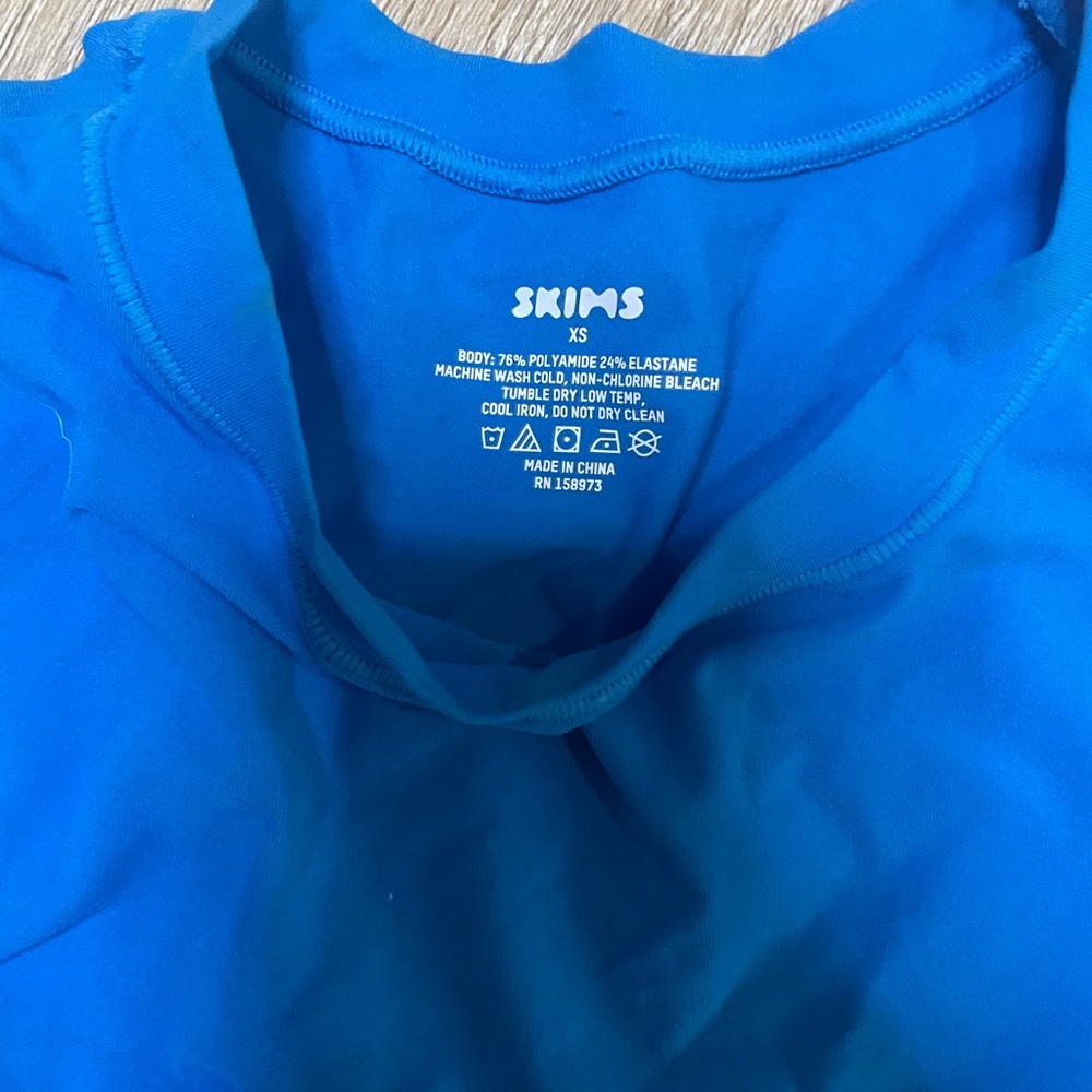 SKIMS fits everybody blue tshirt